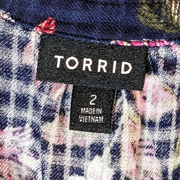 Torrid Crinkle Gauze Cold Shoulder Tie-Front Top Blue With Floral Print Size 2 - Picture 5 of 12